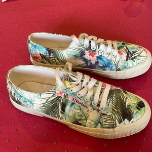 Tropical patterned Superga sneakers in a size 9!